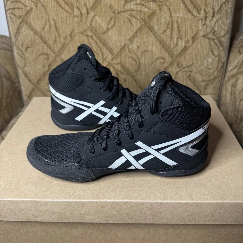 ASICS Snapdown 4 GS Black White 1084A014-001 Boys Size 4 Youth Wrestling Shoes